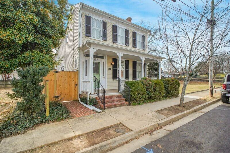 204 Fauquier St - Photo 2 of 36