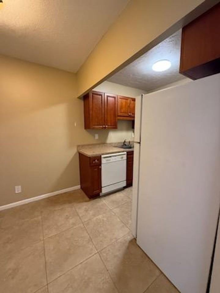 2861 S. SEACREST BLVD APT 3C BOYNTON BEACH, FL 33435 - Photo 2 of 7