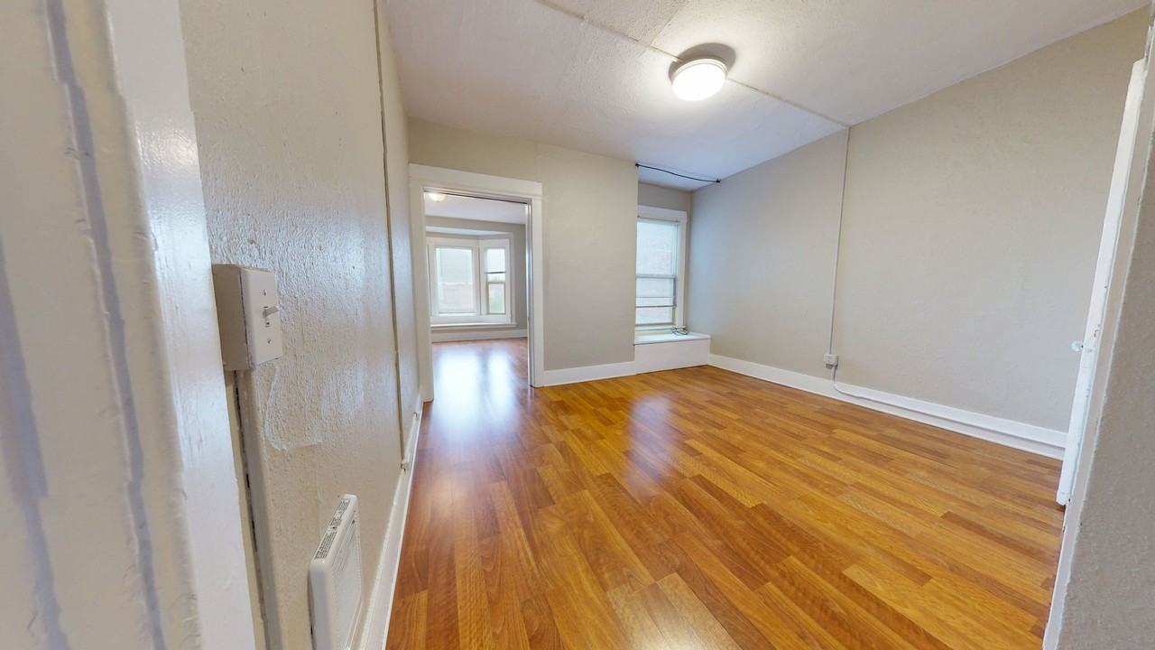 Welcome to Roycroft! A beautiful turn of the century property in Capitol Hill! First month free! - Photo 5 of 24