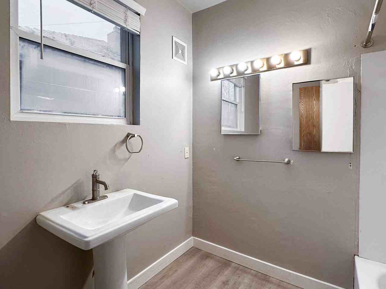 618 N. Ashland Ave. - Photo 7 of 28