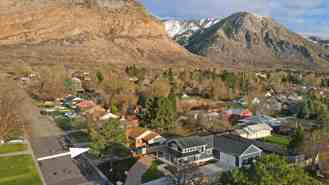 1631 Swan St - Photo 1 of 1