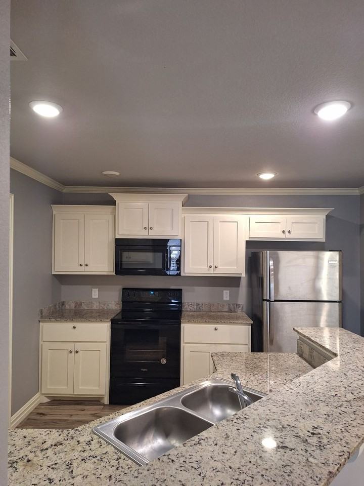 9001 Chanel Pl - Photo 2 of 10