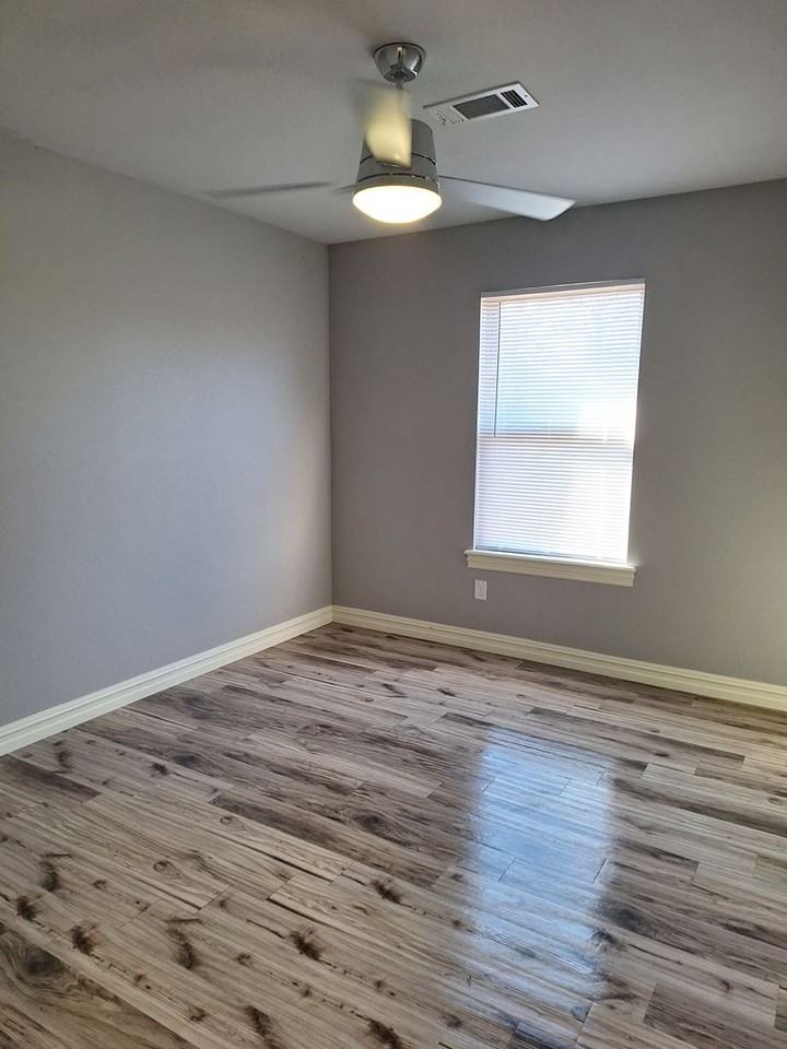 9001 Chanel Pl - Photo 3 of 10