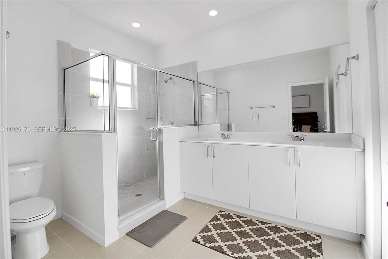 2873 Southeast 24th Court - Photo 6 of 10