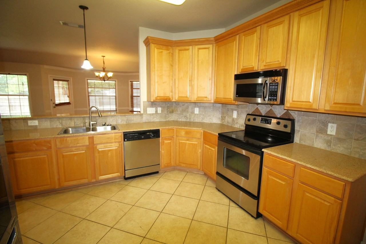 2908 Tucson Dr - Photo 6 of 33