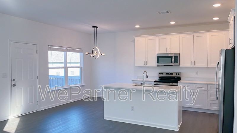 15 Sandstone Dr - Photo 3 of 14