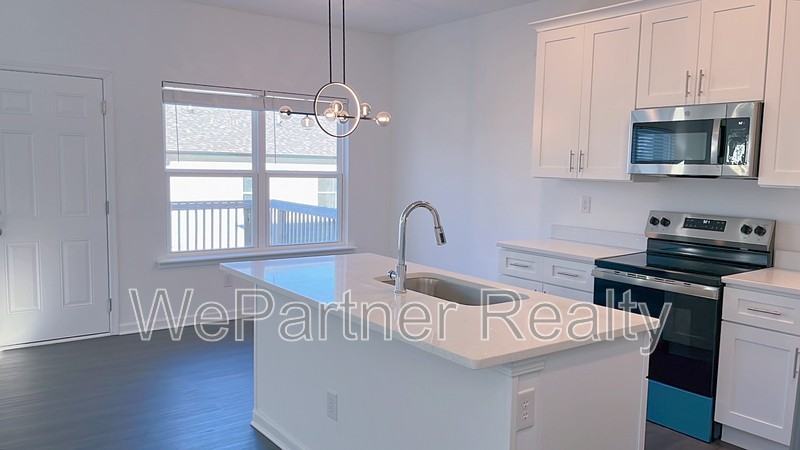 15 Sandstone Dr - Photo 4 of 14