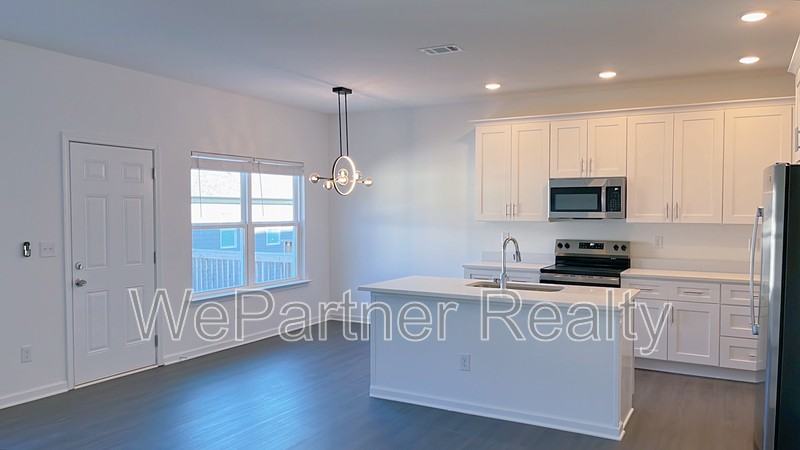 15 Sandstone Dr - Photo 7 of 14