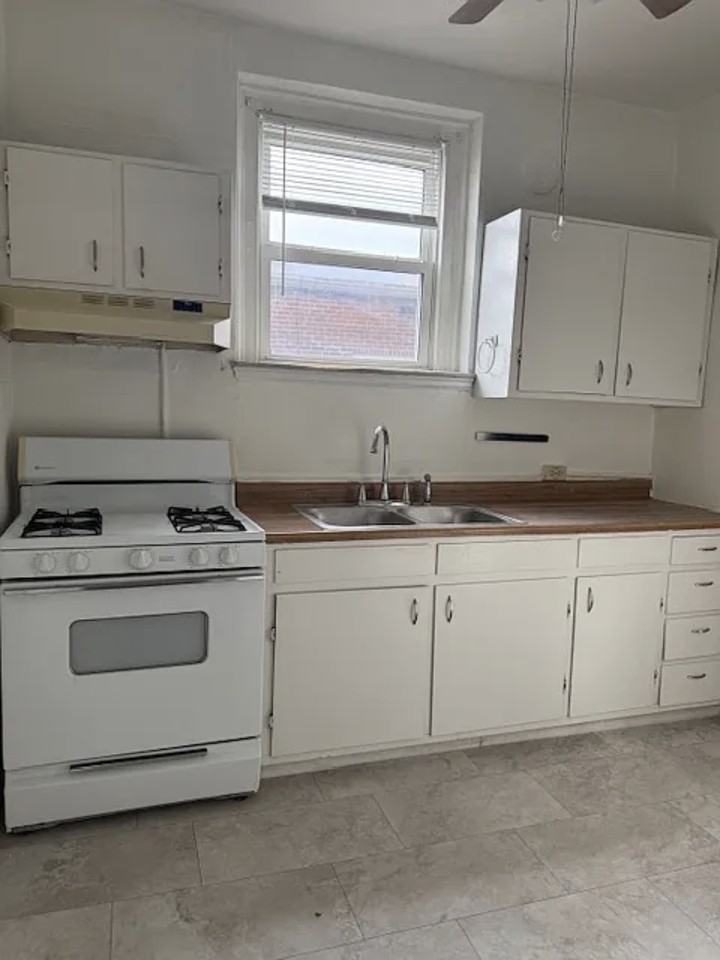 6302 N Rosebury Avenue - Photo 2 of 2