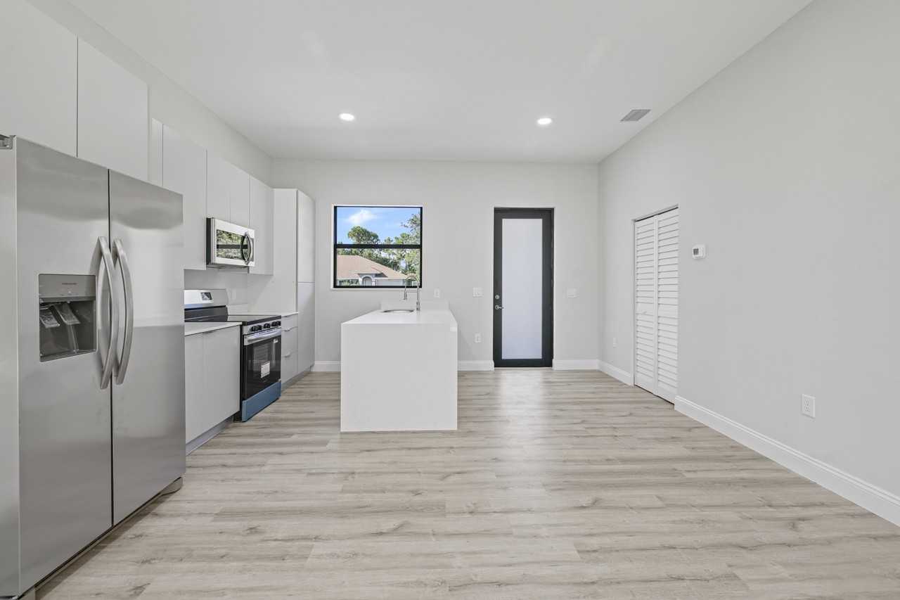 4460 29th Street Southwest - Photo 4 of 27