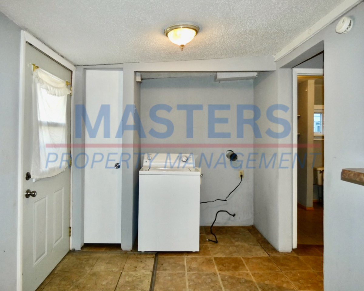 1333 Peck St - Photo 4 of 29