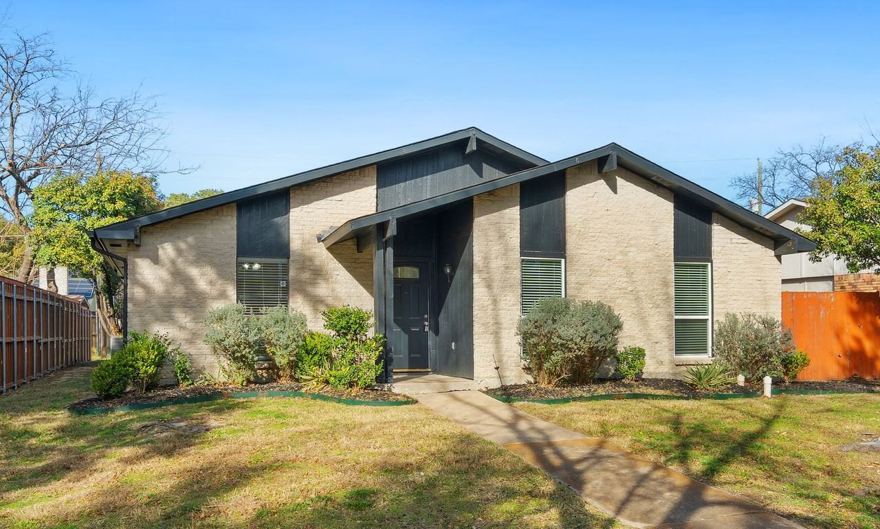 941 Overdowns Dr - Photo 2 of 18