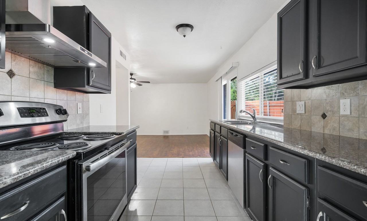 941 Overdowns Dr - Photo 5 of 18