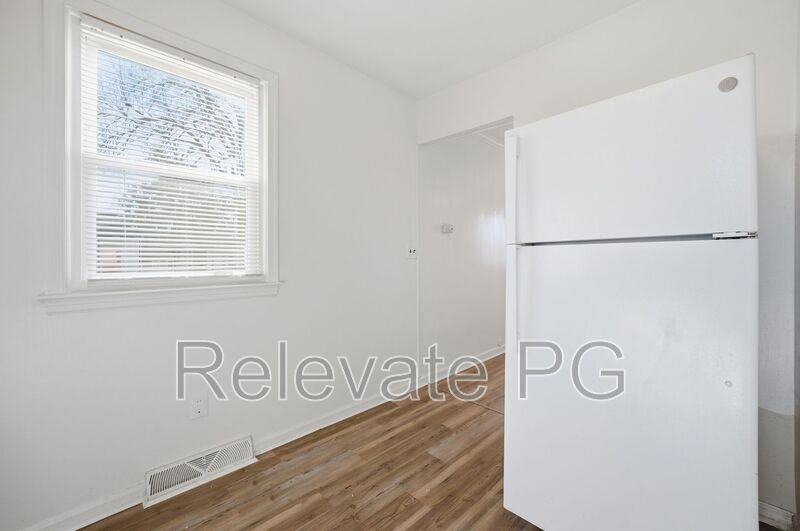 319 Britton St #B - Photo 6 of 19