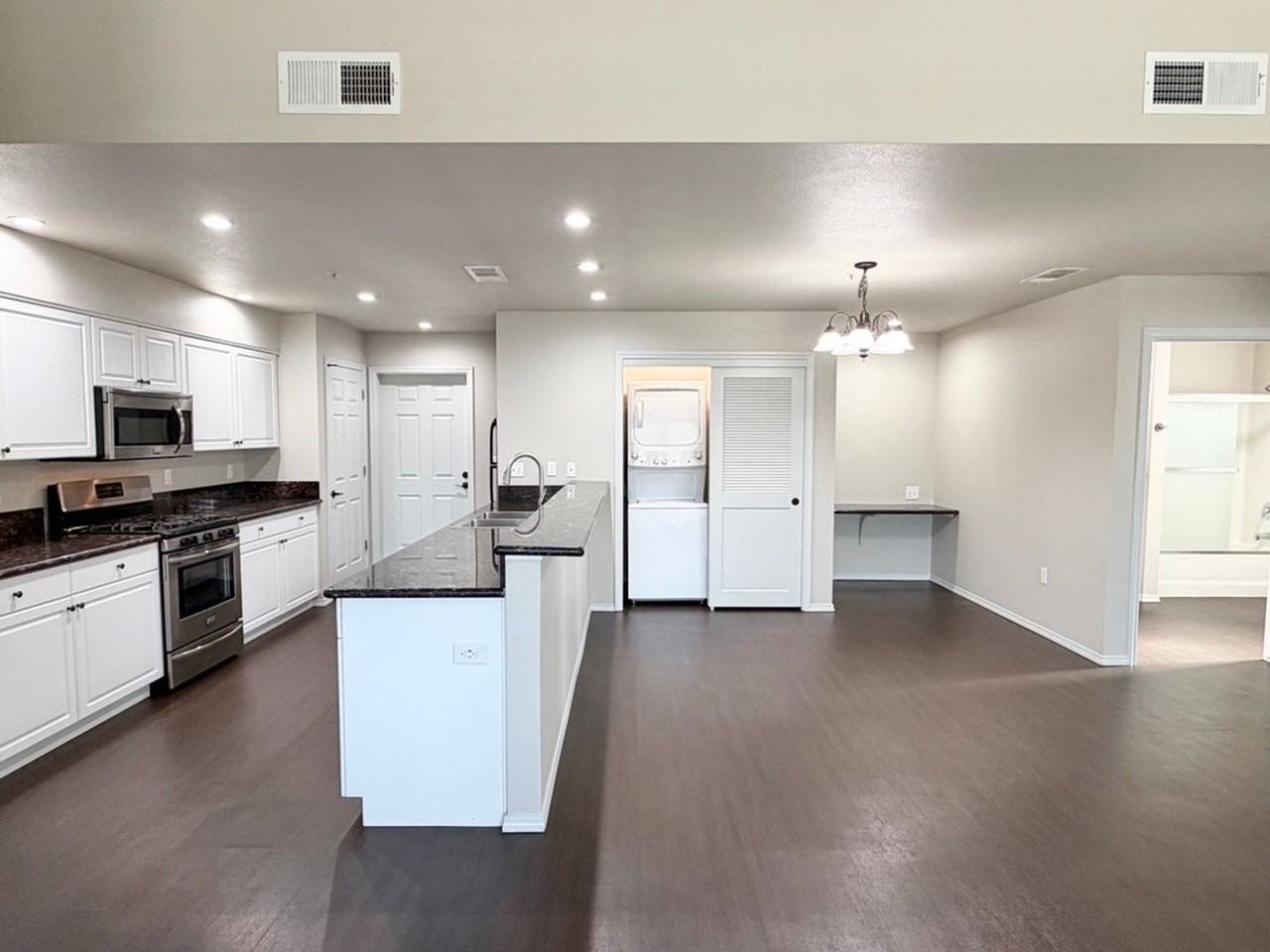 Harbor Pointe Apartments - Photo 3 of 13