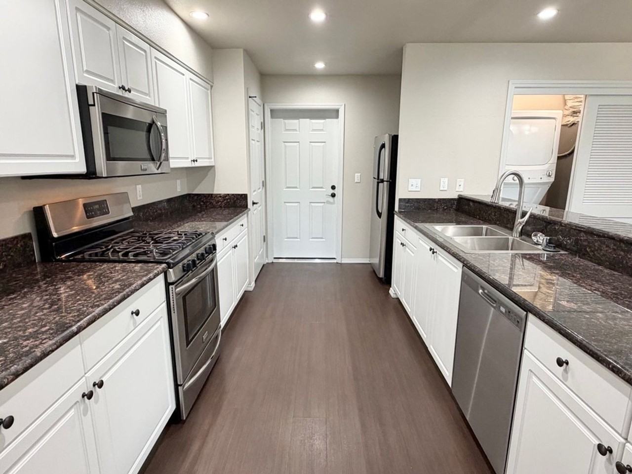 Harbor Pointe Apartments - Photo 4 of 13