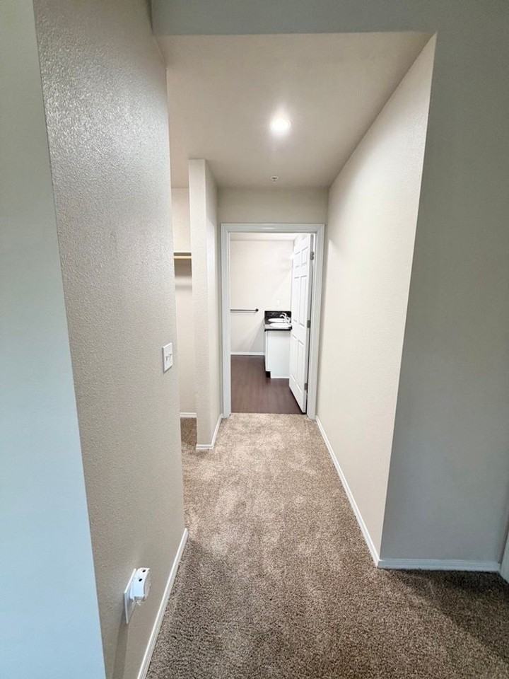 Harbor Pointe Apartments - Photo 7 of 13