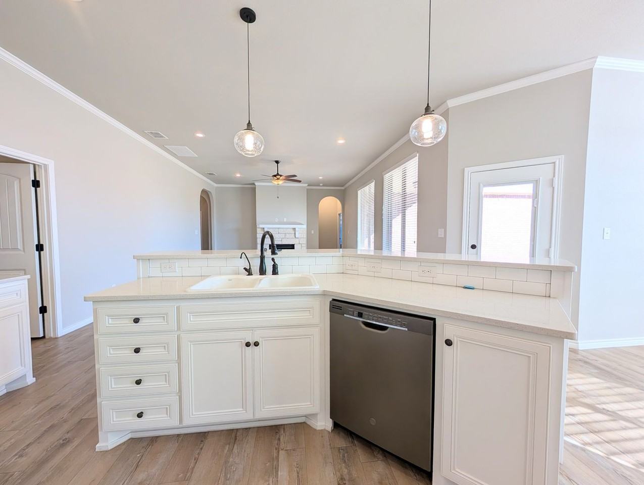 9609 Hyden Ave - Photo 3 of 22