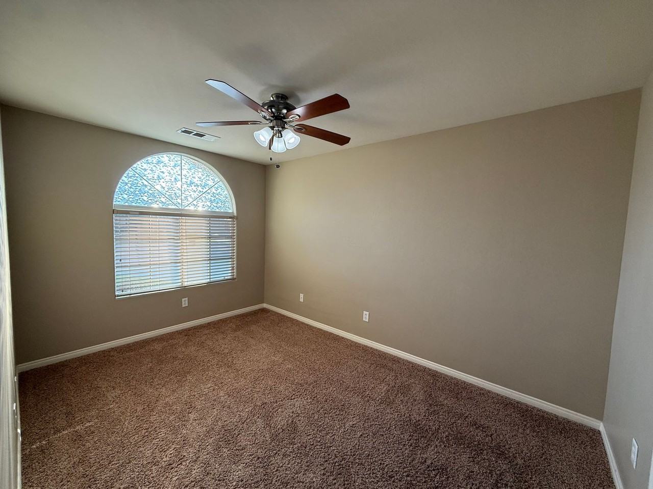 10100 Saint Albans Ave - Photo 3 of 19