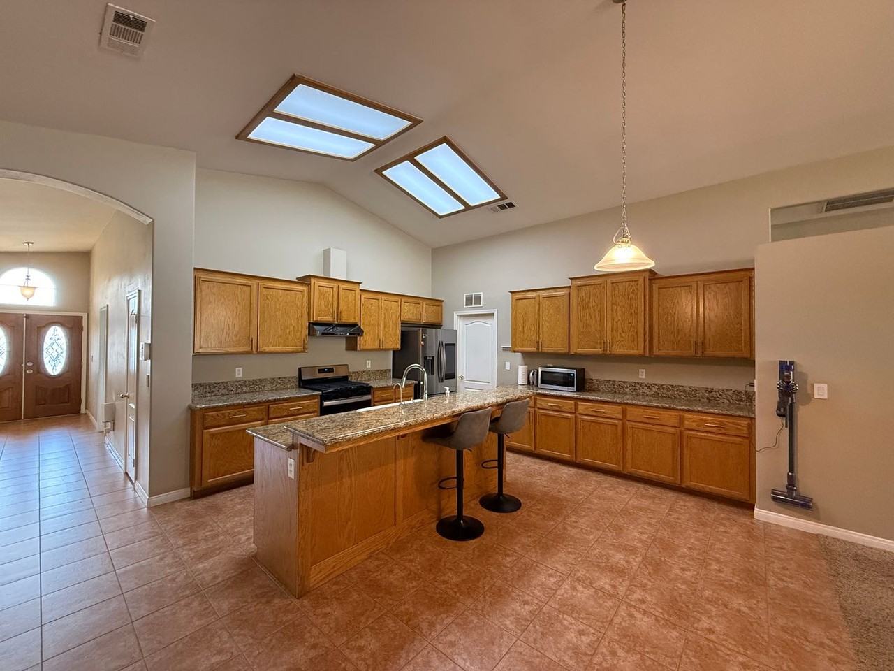 10100 Saint Albans Ave - Photo 6 of 19