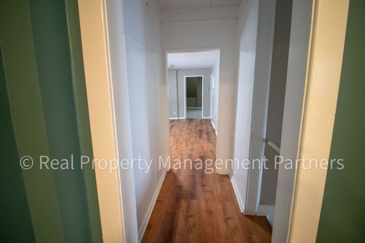 901 Baraga St Ne - Photo 6 of 29