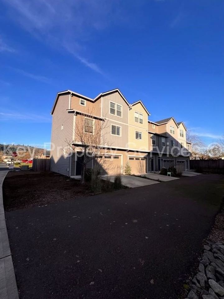 180 Loganberry Ct - Photo 2 of 24