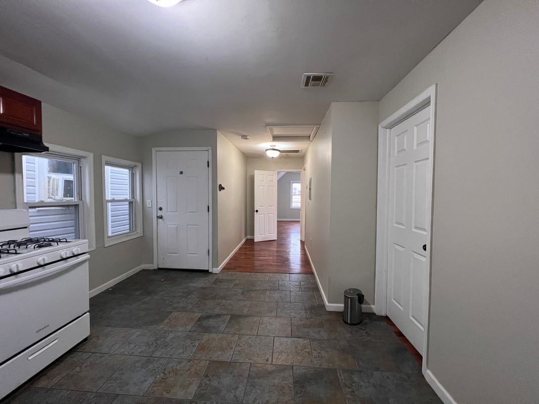 29 Alexander St ##3 - Photo 2 of 15