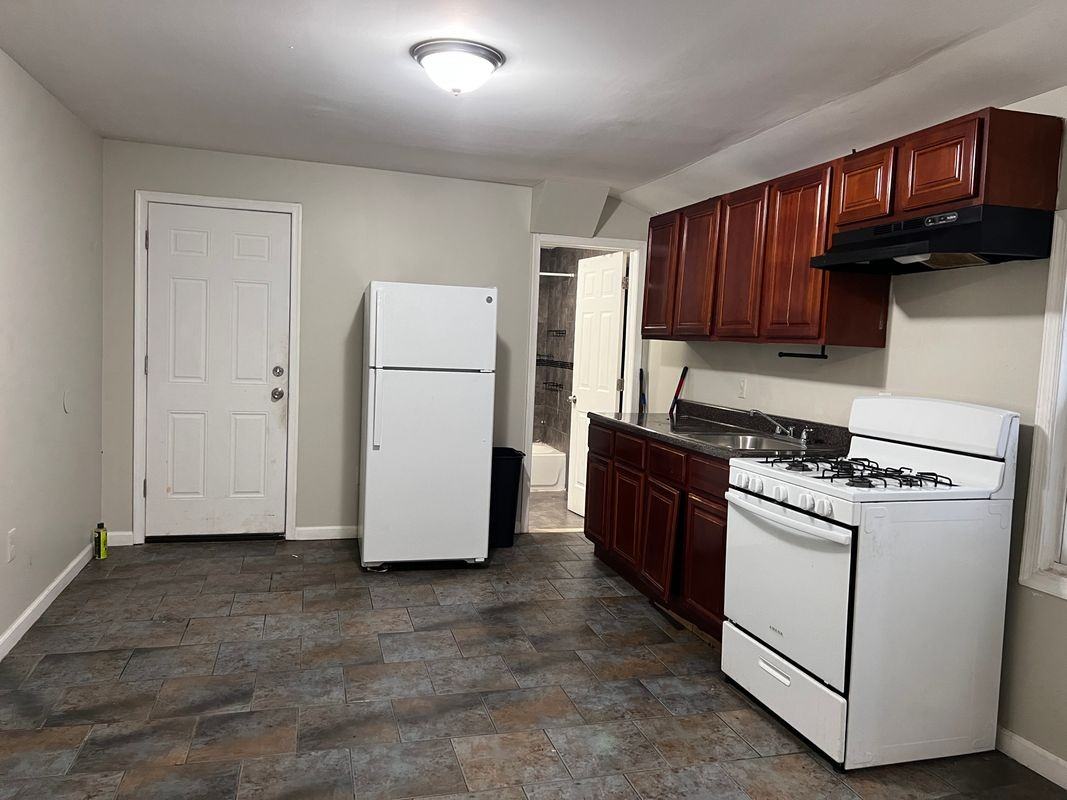 29 Alexander St ##3 - Photo 3 of 15