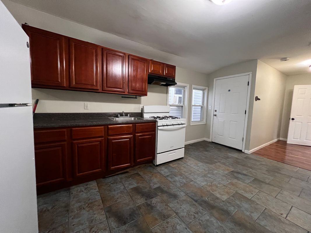 29 Alexander St ##3 - Photo 4 of 15