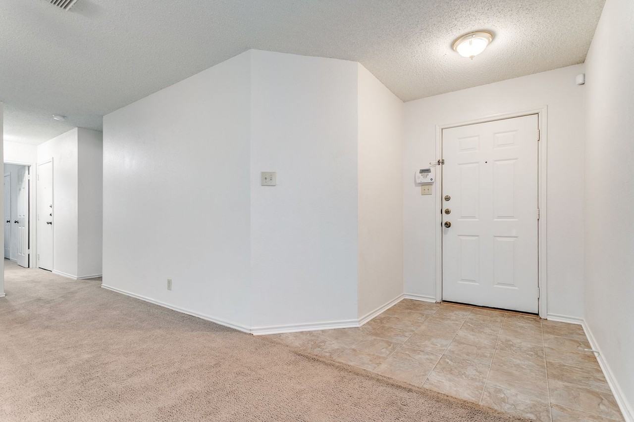 6939 Misty Brk - Photo 5 of 27