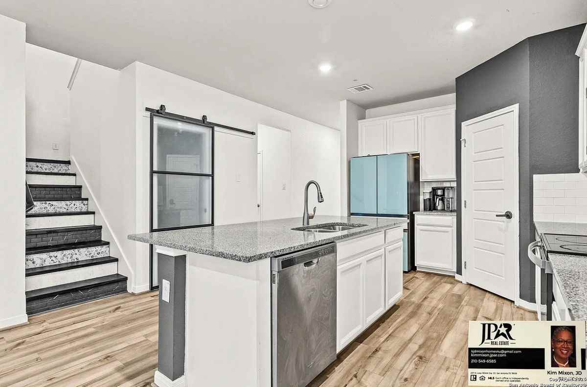 3306 Junction Bay - Photo 2 of 3