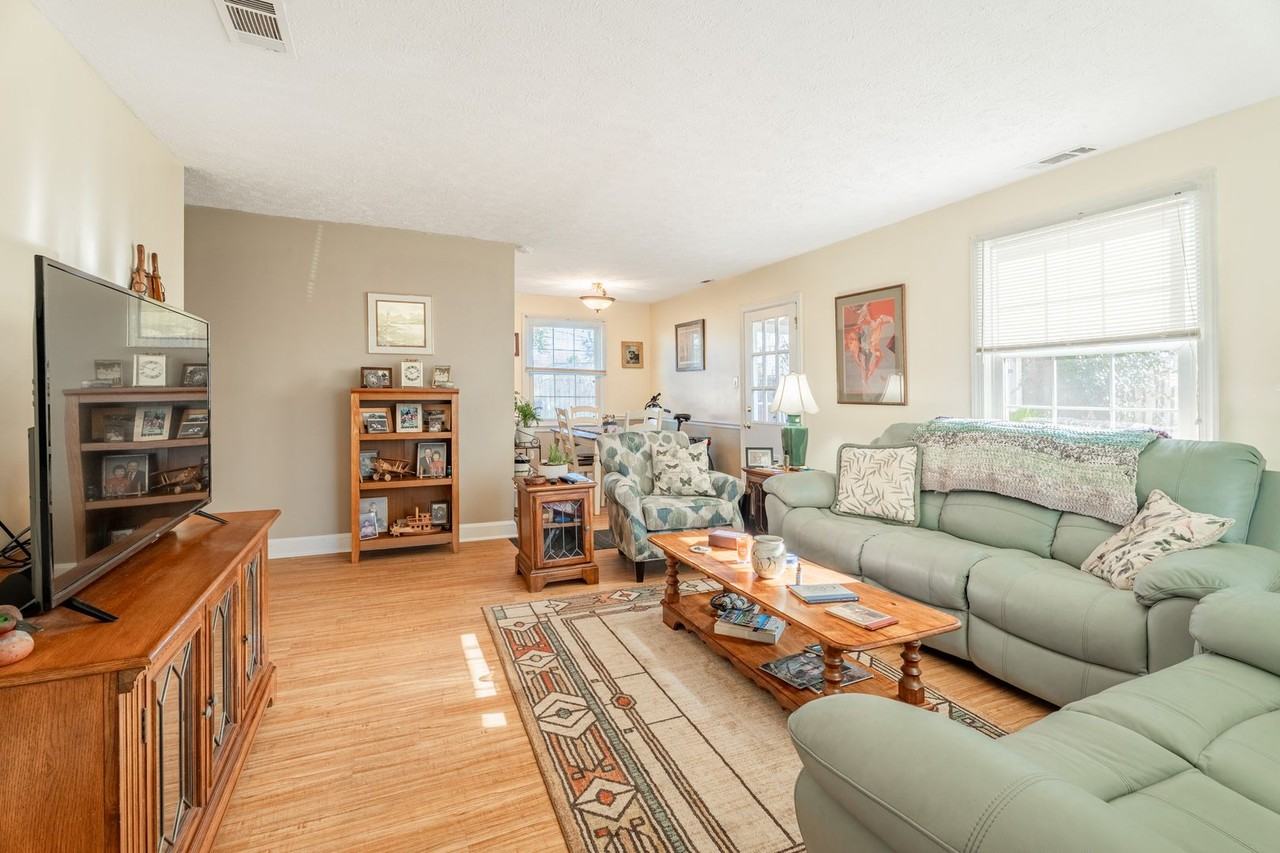 104 Sharyn Ln - Photo 4 of 29