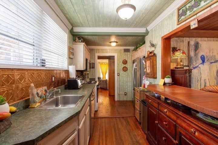 1016 N E St ##A - Photo 3 of 11