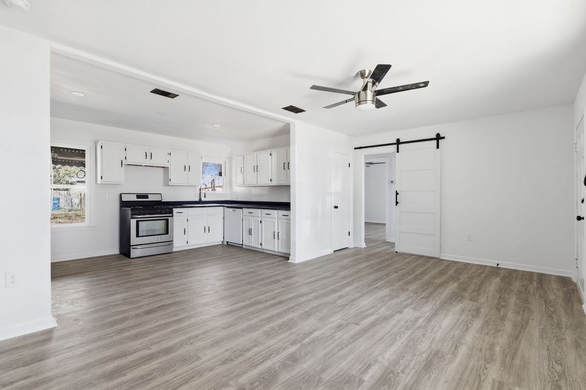 121 Eland Dr - Photo 7 of 24