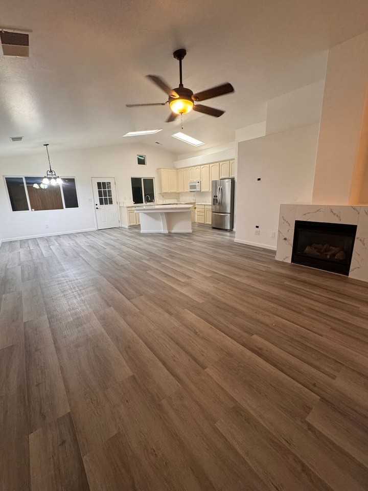 11711 Stratosphere Ave - Photo 3 of 14