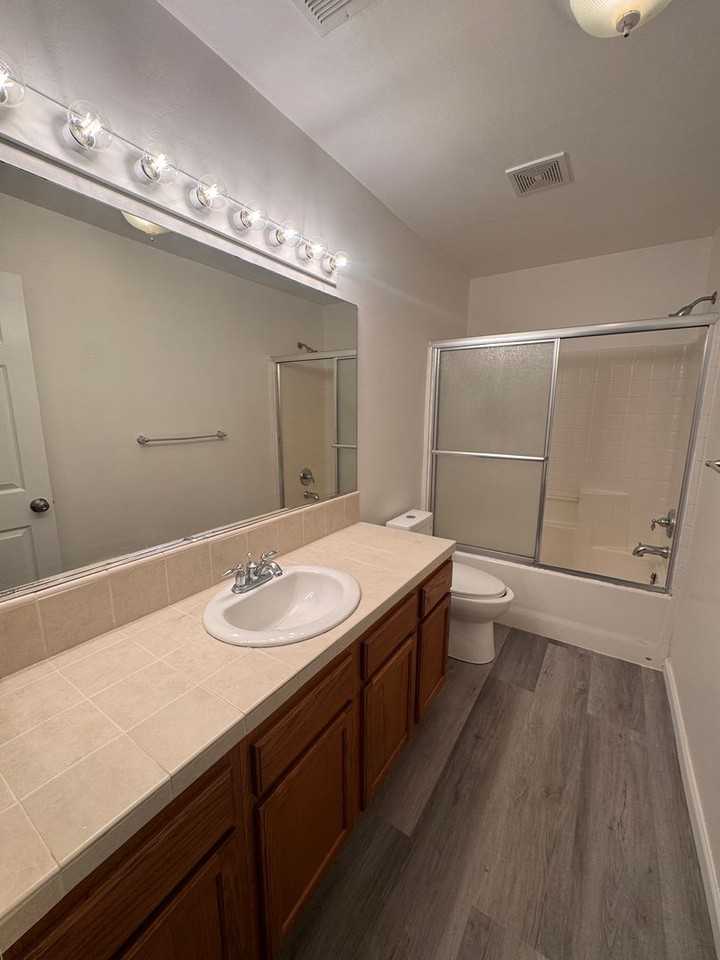 11711 Stratosphere Ave - Photo 4 of 14