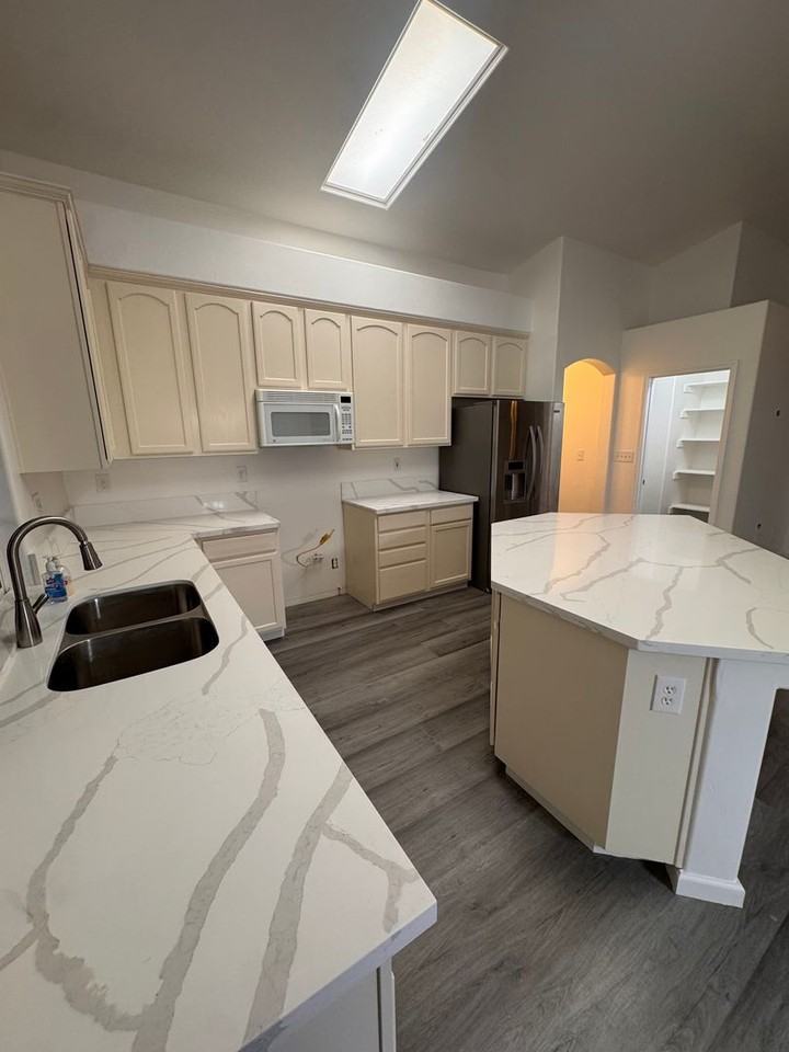 11711 Stratosphere Ave - Photo 7 of 14