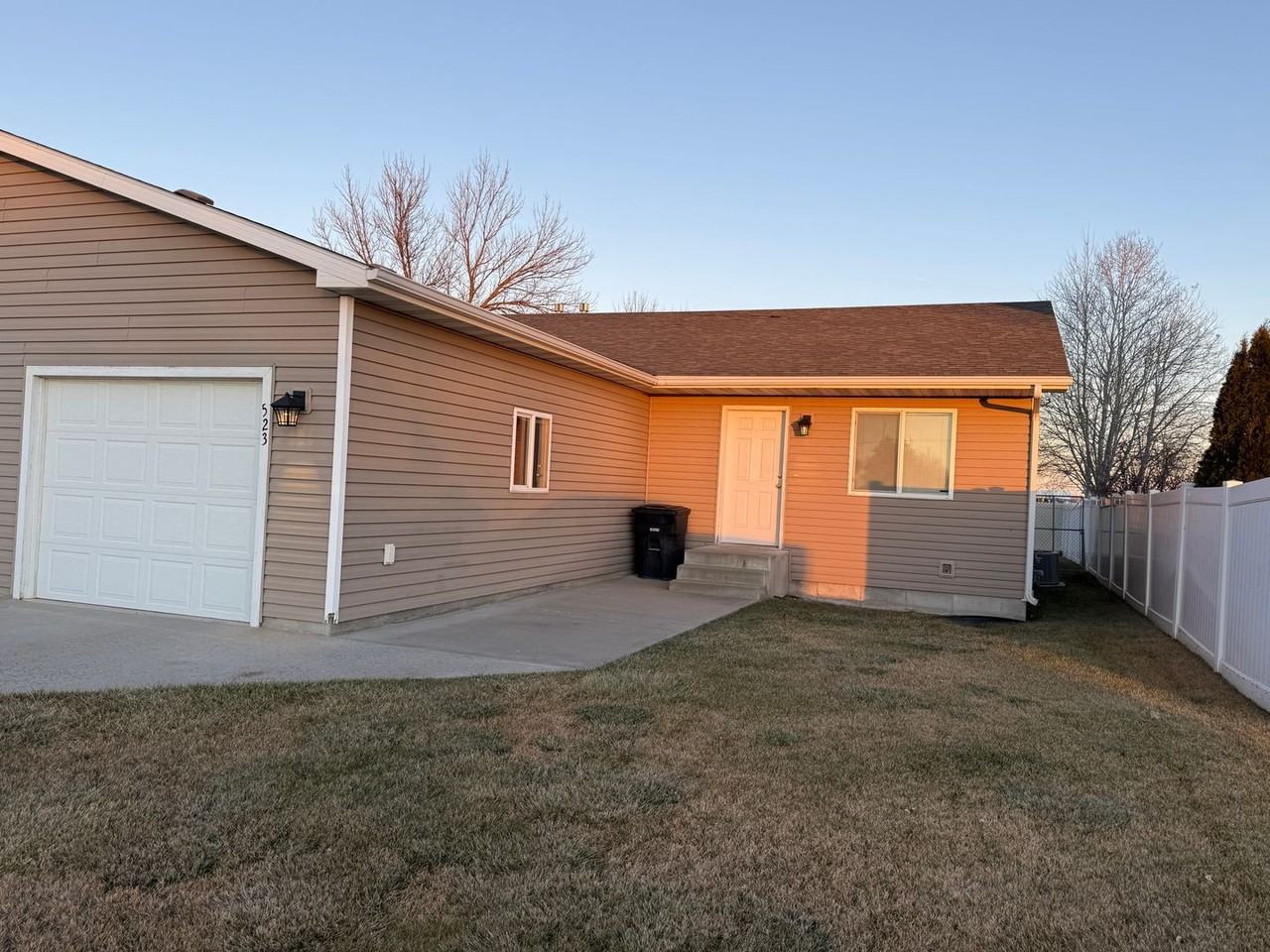 523 Yellowstone Ave - Photo 2 of 17