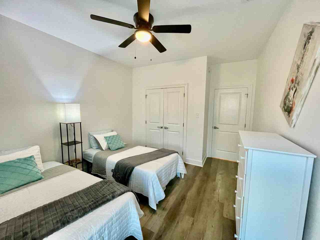 415 Bedford Dr - Photo 6 of 23