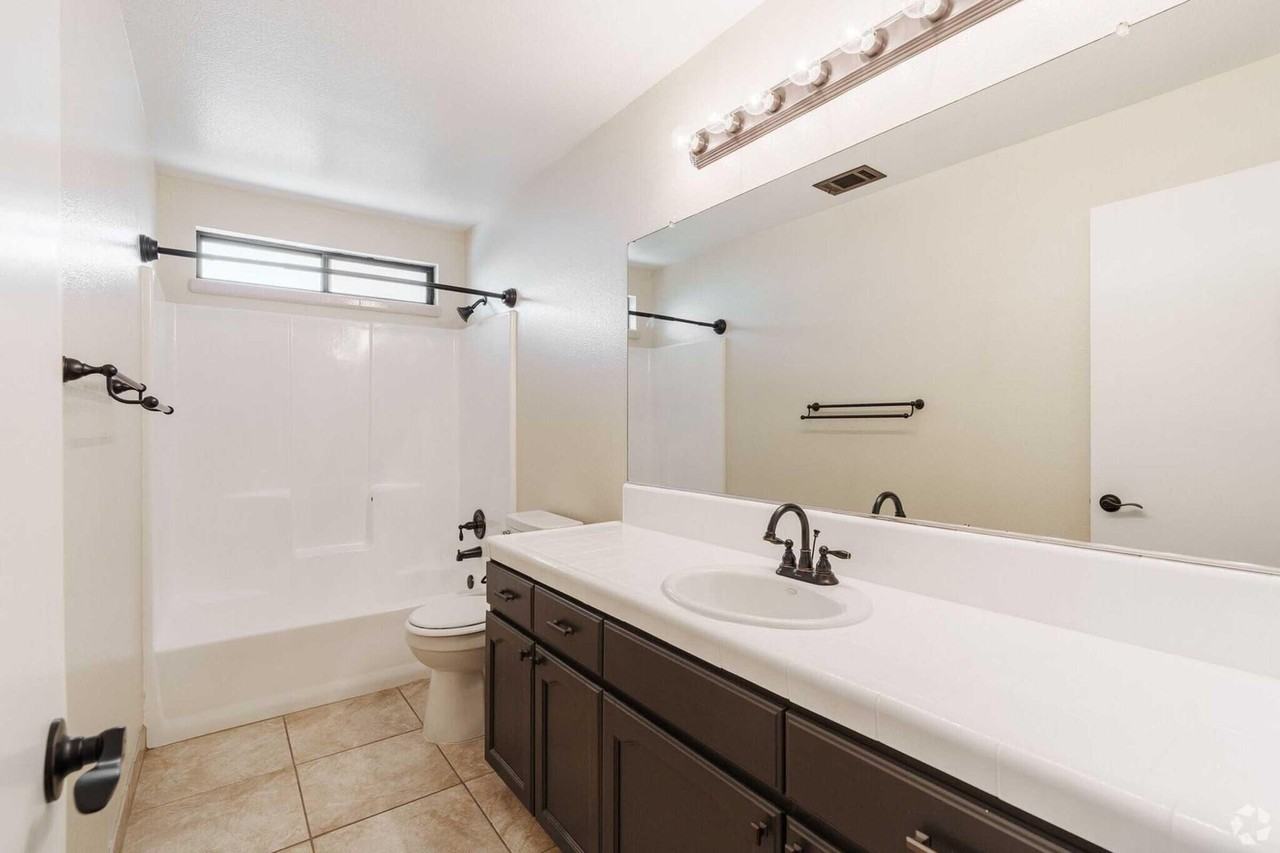 Remington Arms Apartment Homes - Photo 7 of 13