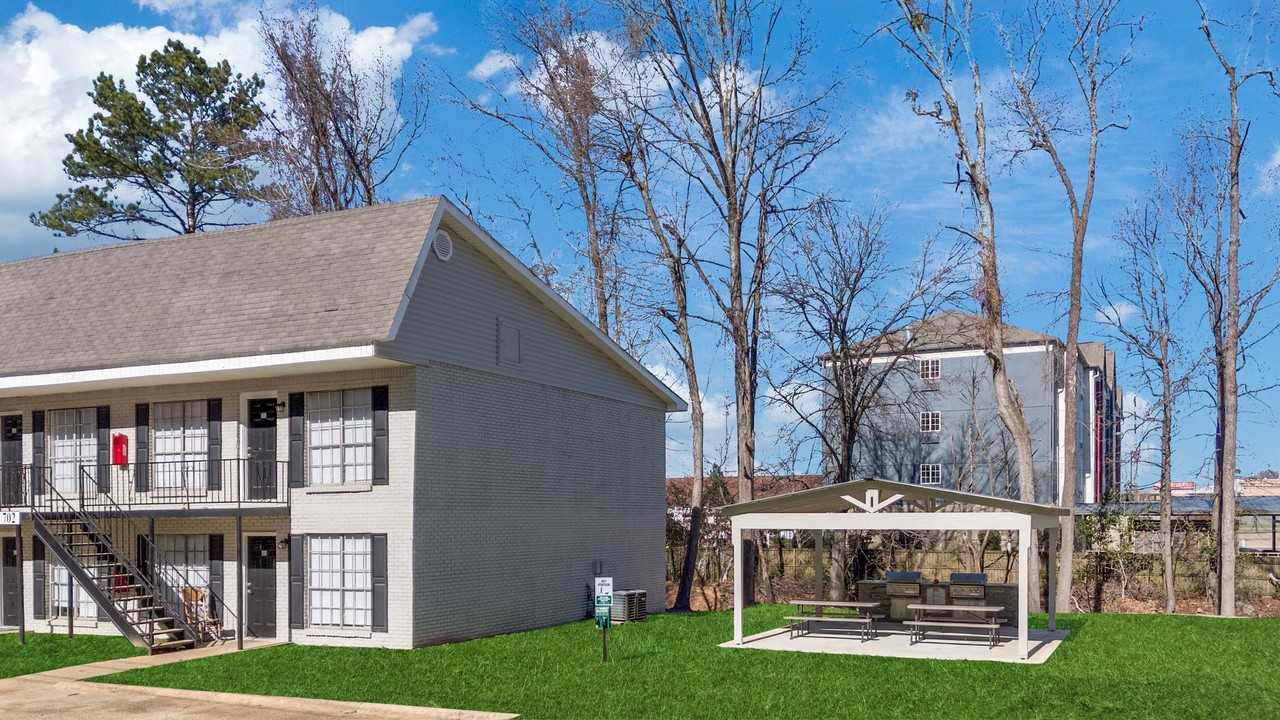 Dogwood Lane Apartments - Photo 2 of 8