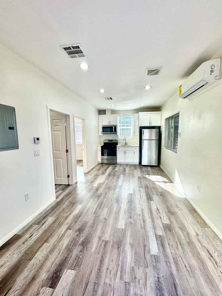 328 1/2 W 51st St - Photo 3 of 13