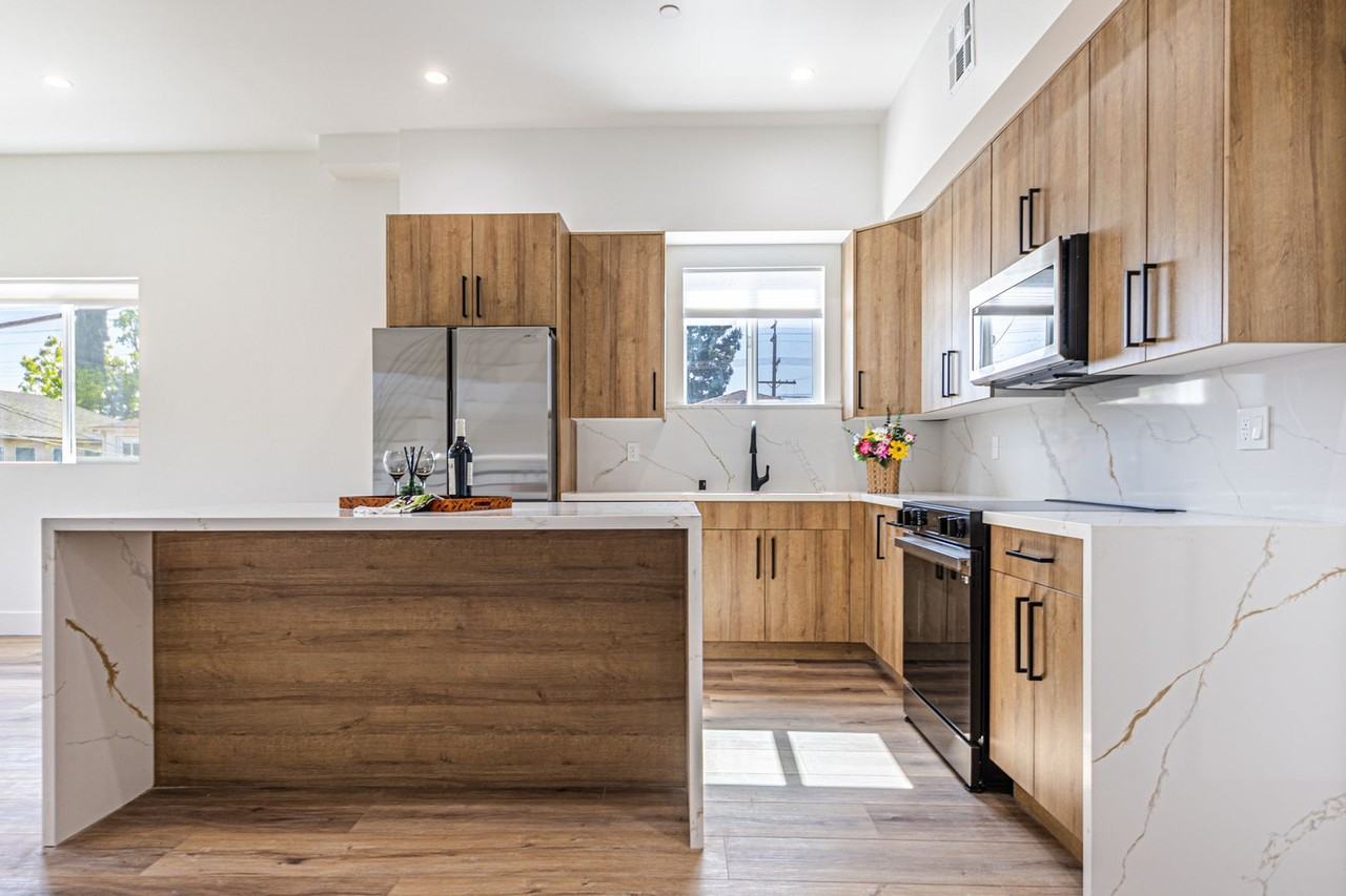 4445 1/2 Auckland Ave - Photo 4 of 27