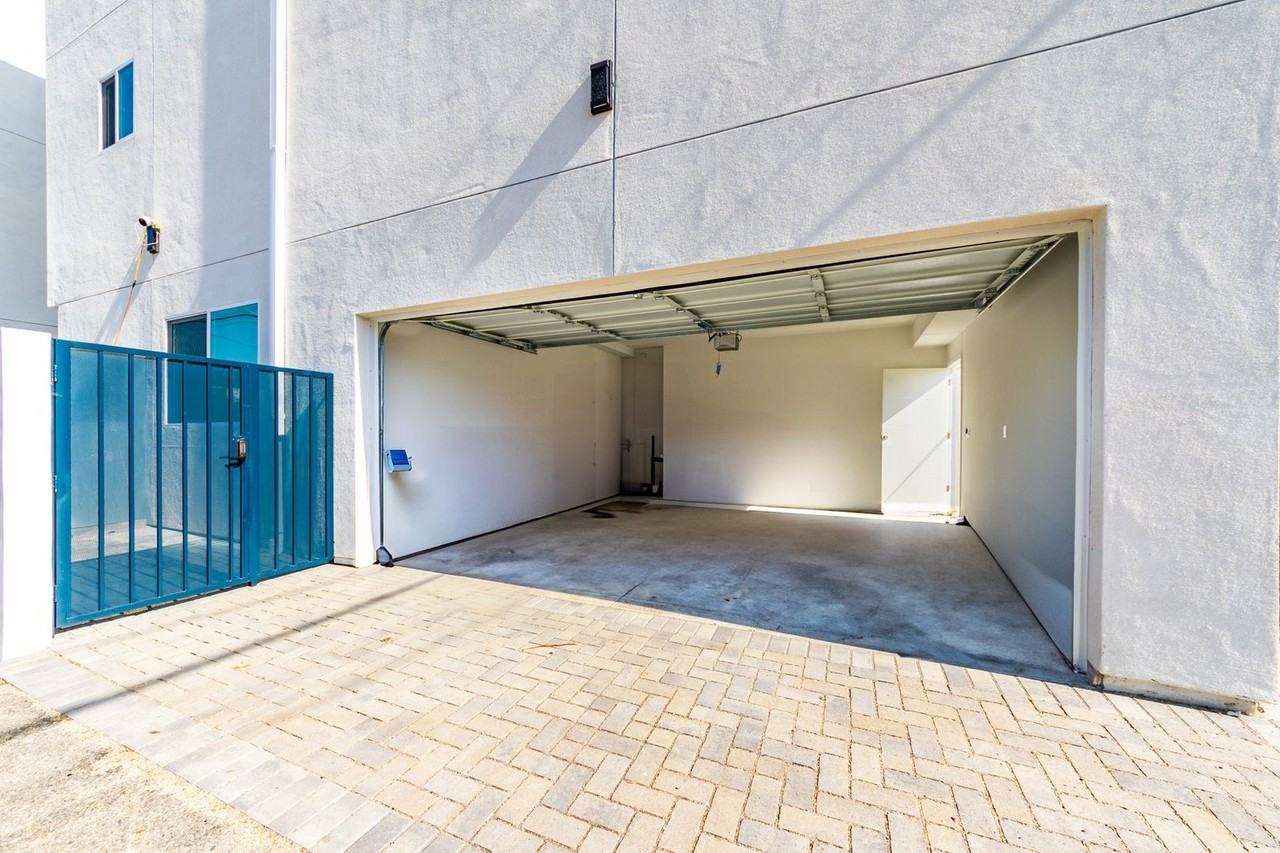 4445 1/2 Auckland Ave - Photo 6 of 27