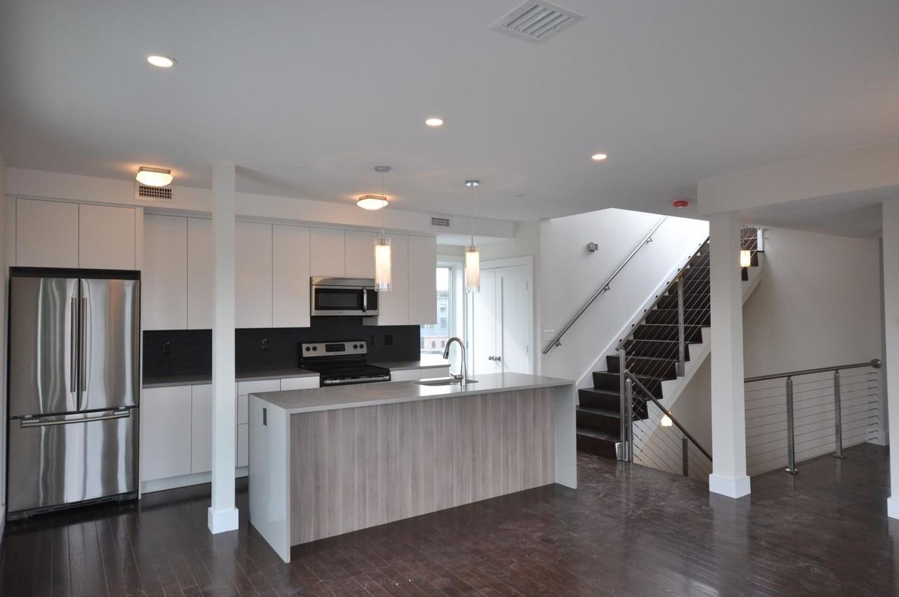 651 Massachusetts Ave - Photo 2 of 16