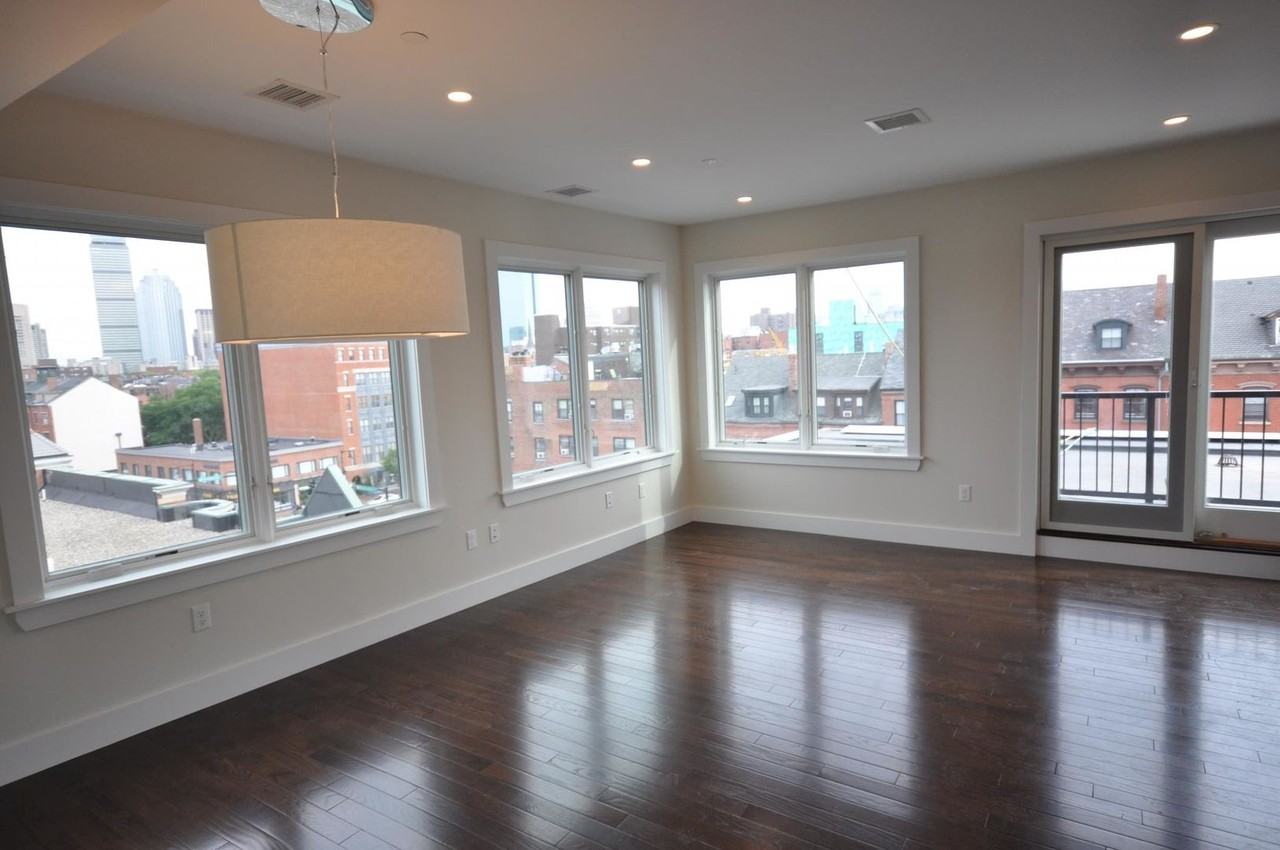 651 Massachusetts Ave - Photo 4 of 16