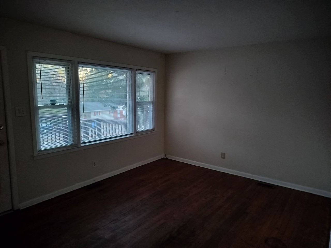 6034 Elstree Pl - Photo 4 of 9