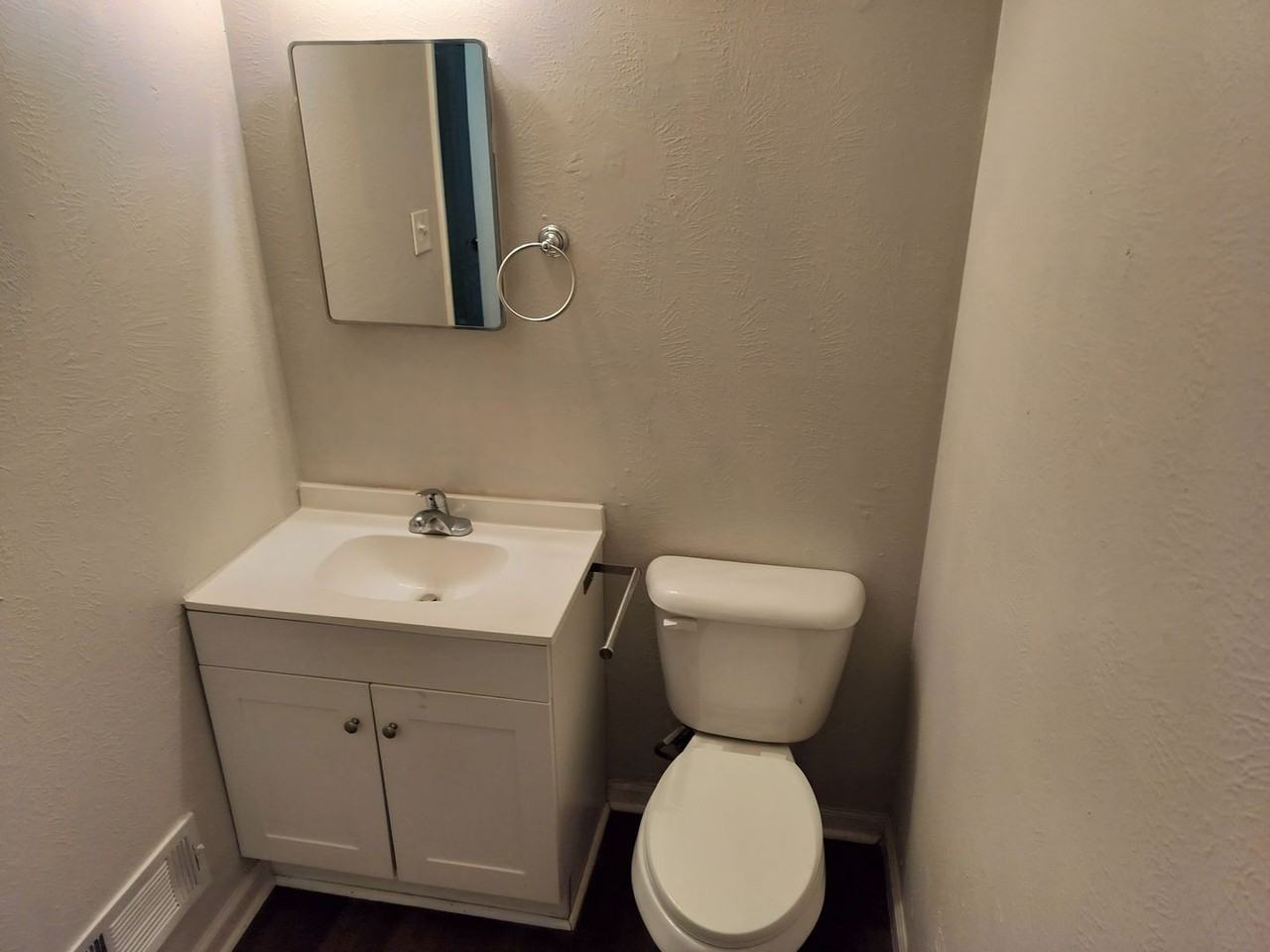 6034 Elstree Pl - Photo 7 of 9