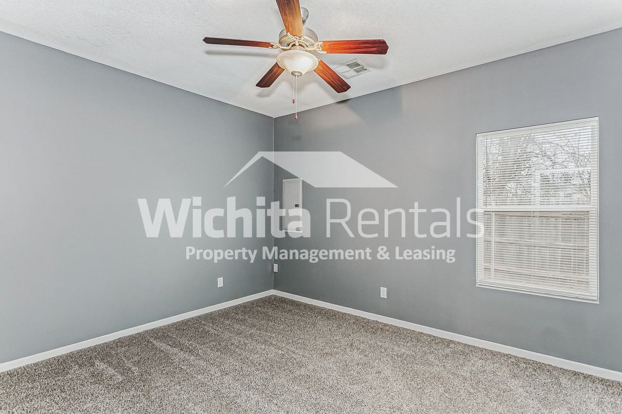 645 N Grandstone St - Photo 6 of 12