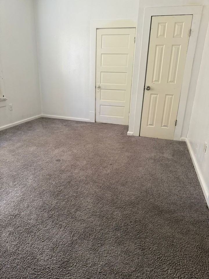 1025 Lake Charles Ave - Photo 3 of 6